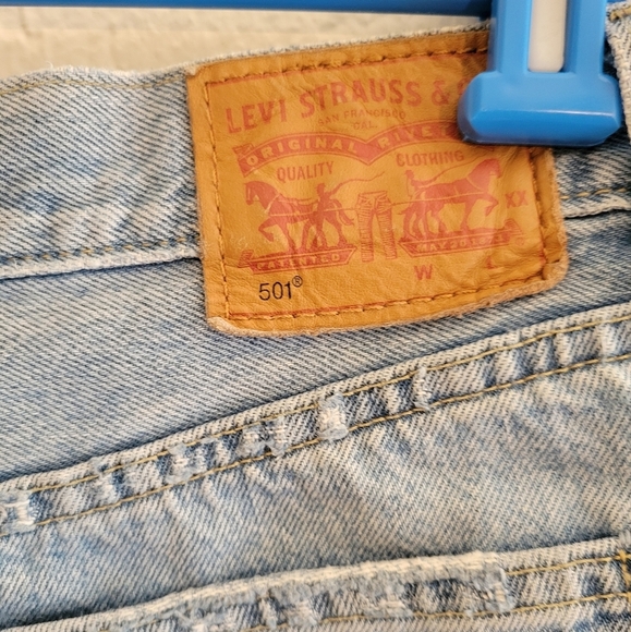 Levi's 501 Shorts Size 28 - Picture 3 of 6
